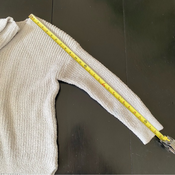 Cupcakes & Cashmere Soft & Cozy Light Grey V Neck Sweater Size XL - Picture 5 of 7